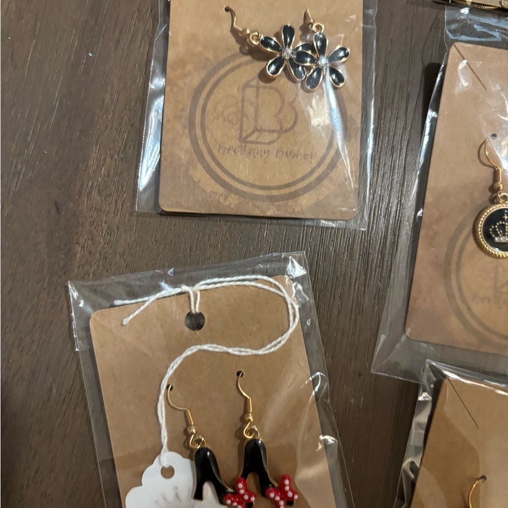 Lot of Assorted Fashion Earrings Sets with Black and White Designs - Picture 6 of 7